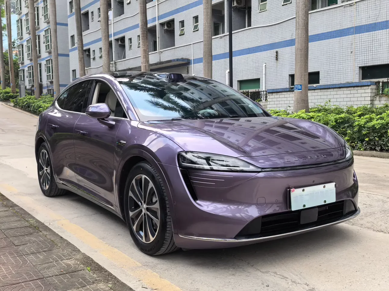 Luxeed Zhijie R7