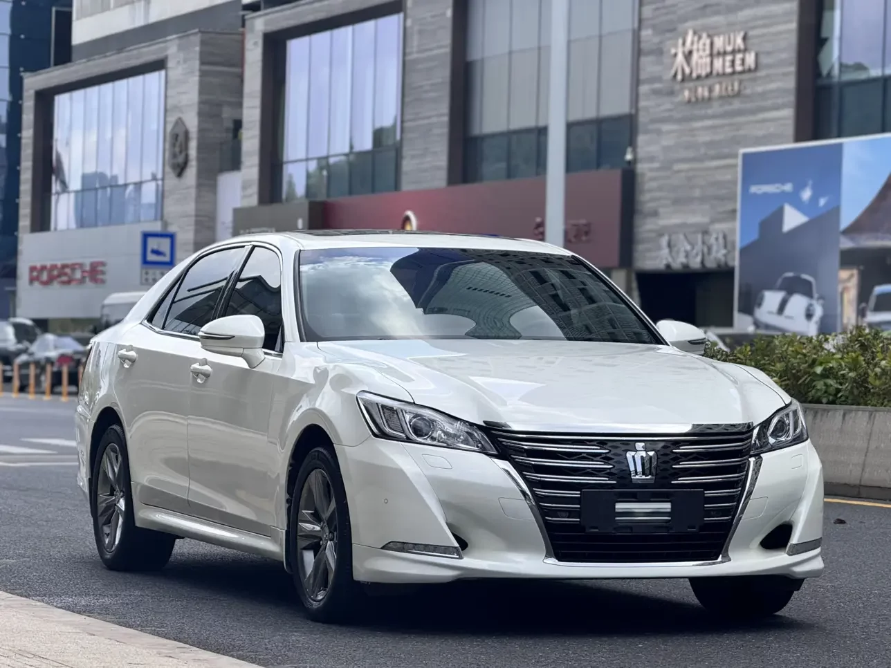 Toyota crown