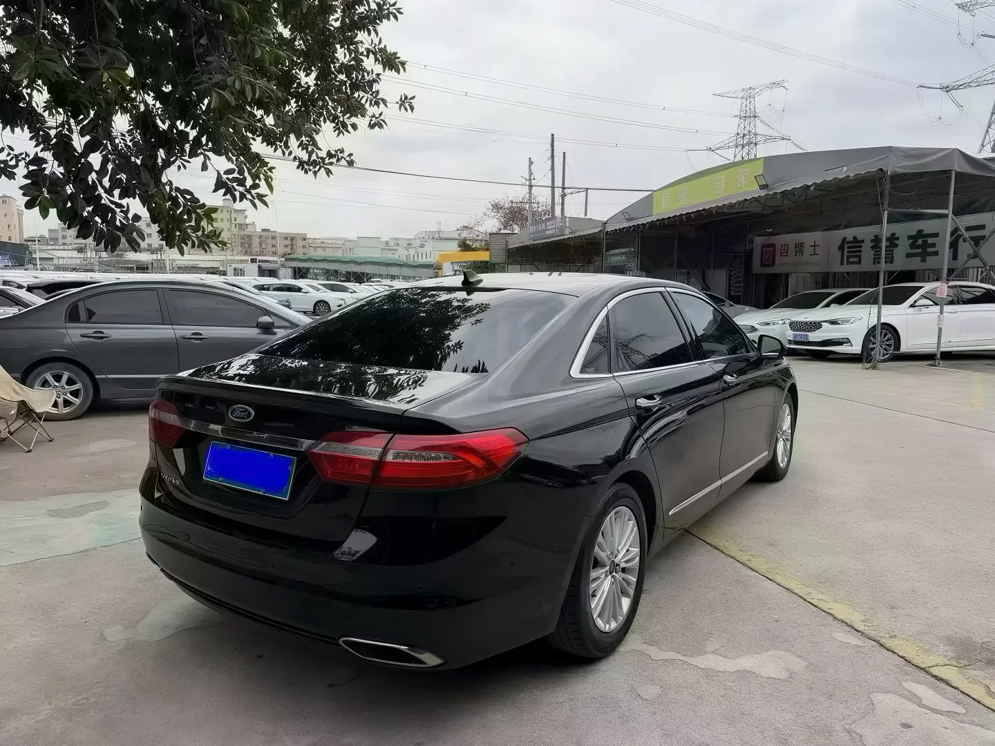 Ford Taurus