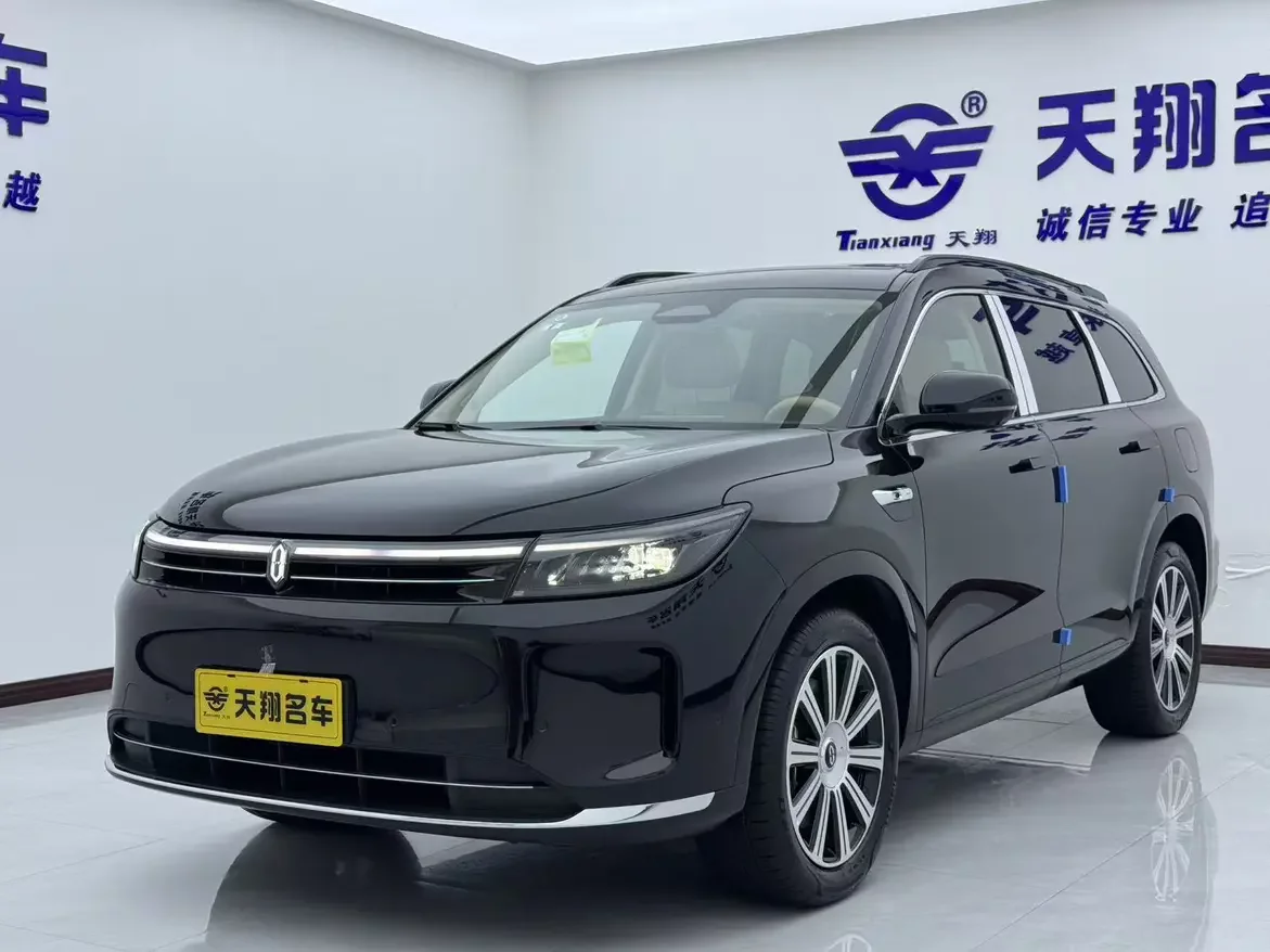 AITO M7 (Wenjie M7)  из Китая