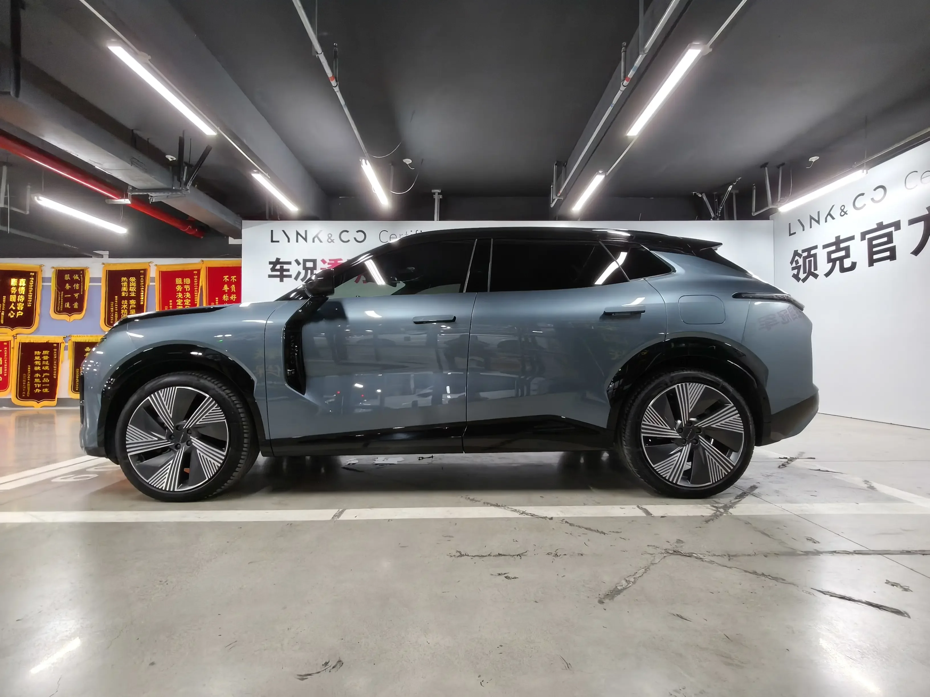 Lynk & Co 08 EM-P