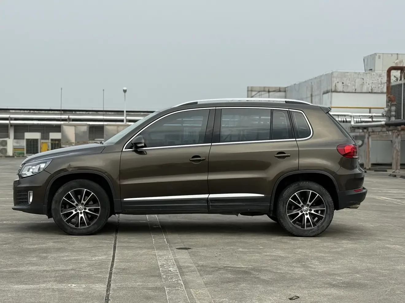Volkswagen Tiguan (Tharu)