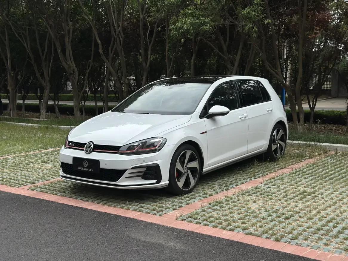 Volkswagen Golf GTI