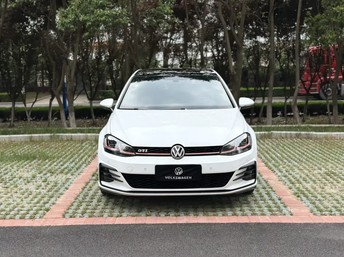 Volkswagen Golf GTI