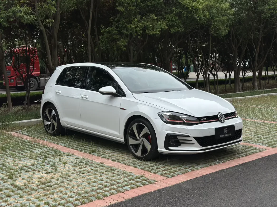 Volkswagen Golf GTI