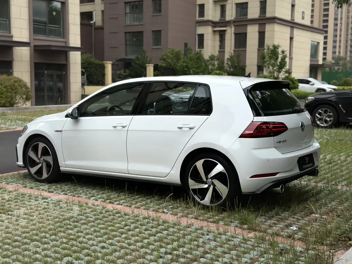 Volkswagen Golf GTI