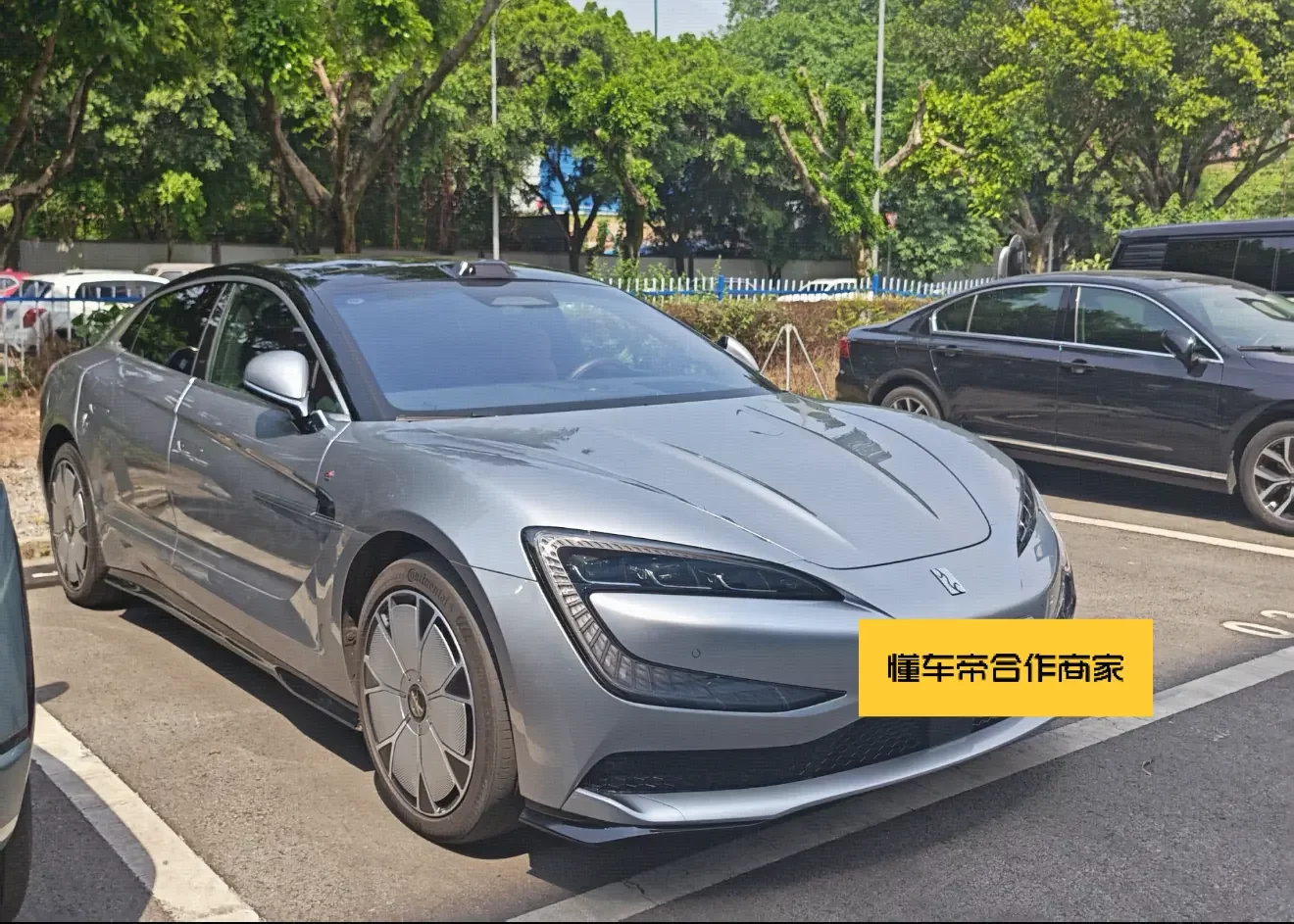 BYD Looking up at the U7 EV