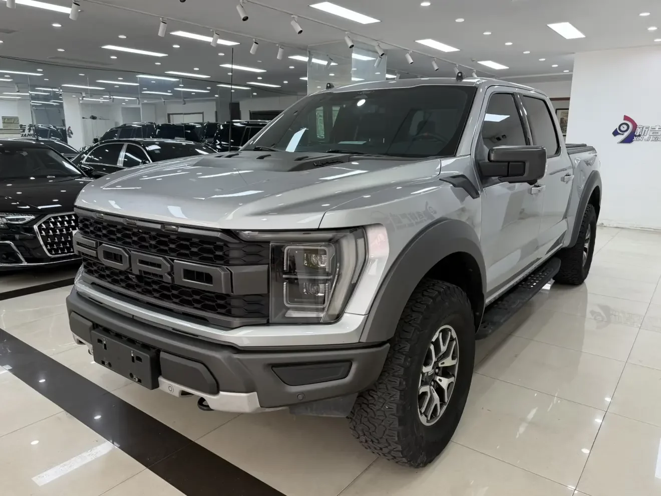 FORD F-150 RAPTOR