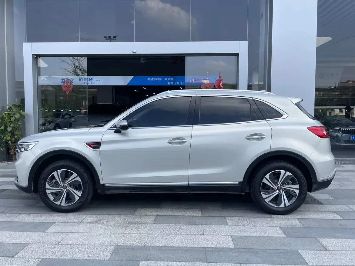 Hongqi HS5