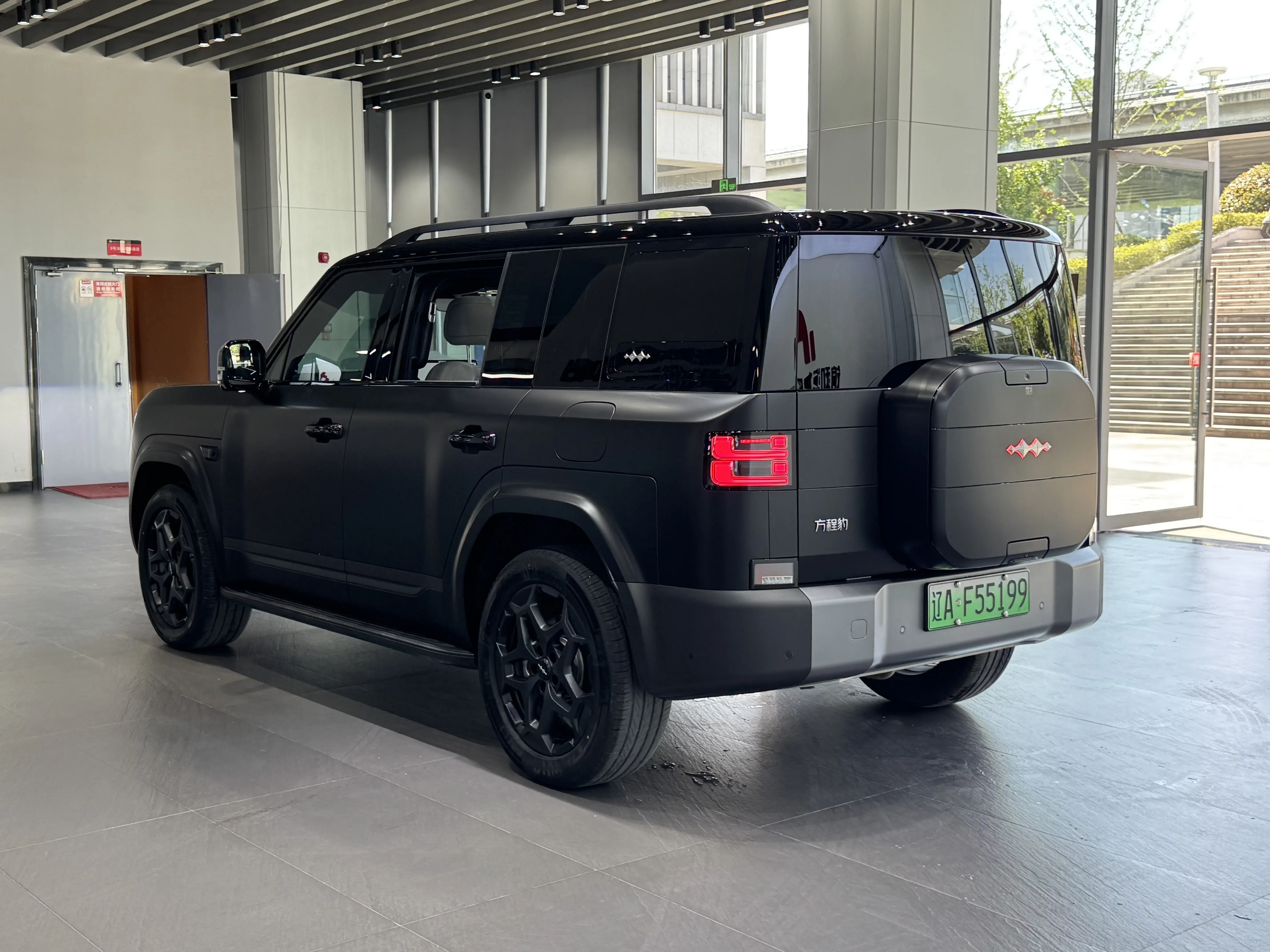 BYD Leopard Titanium 7 PHEV