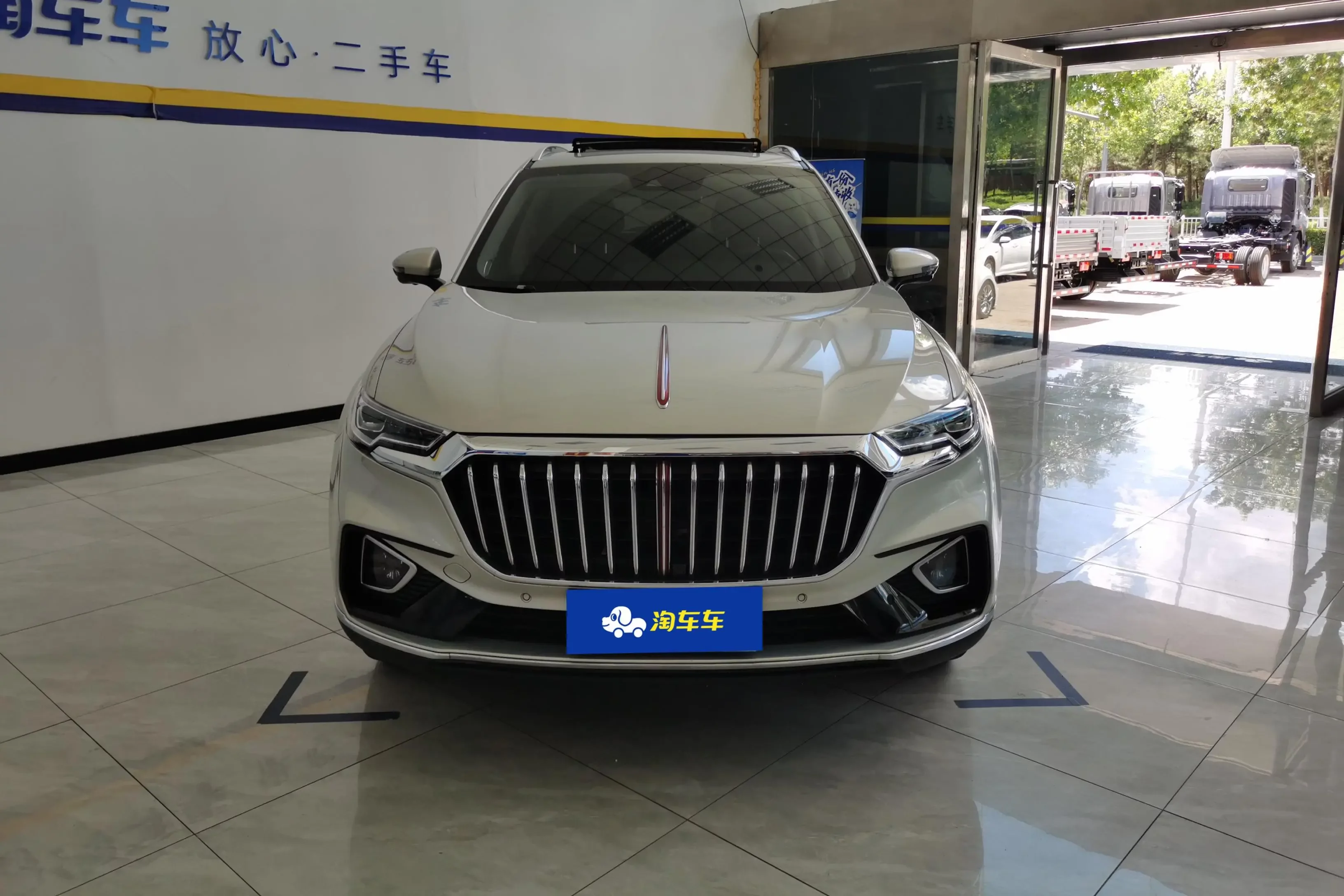 Hongqi HS5
