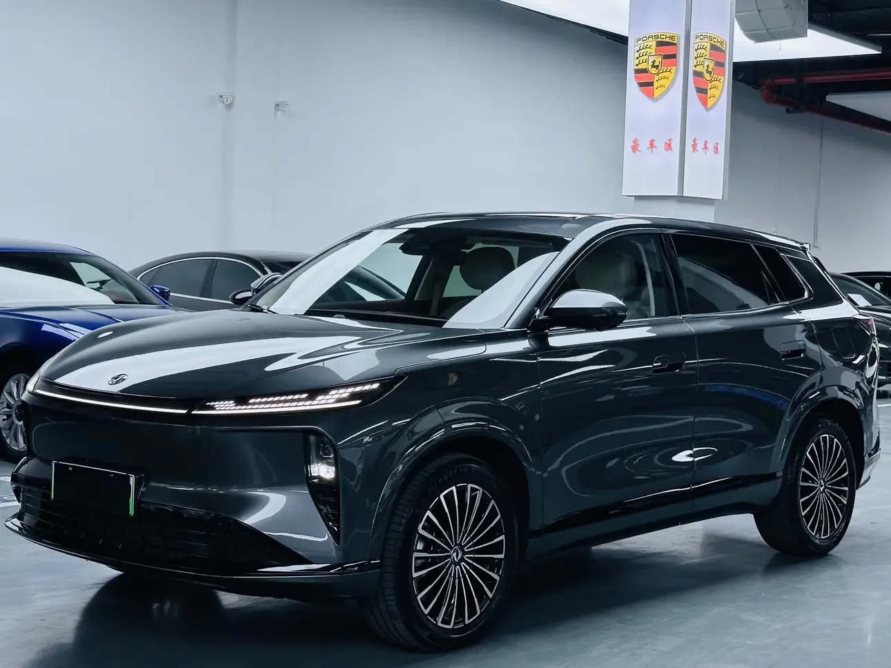 Dongfeng Fengshen L8 PHEV