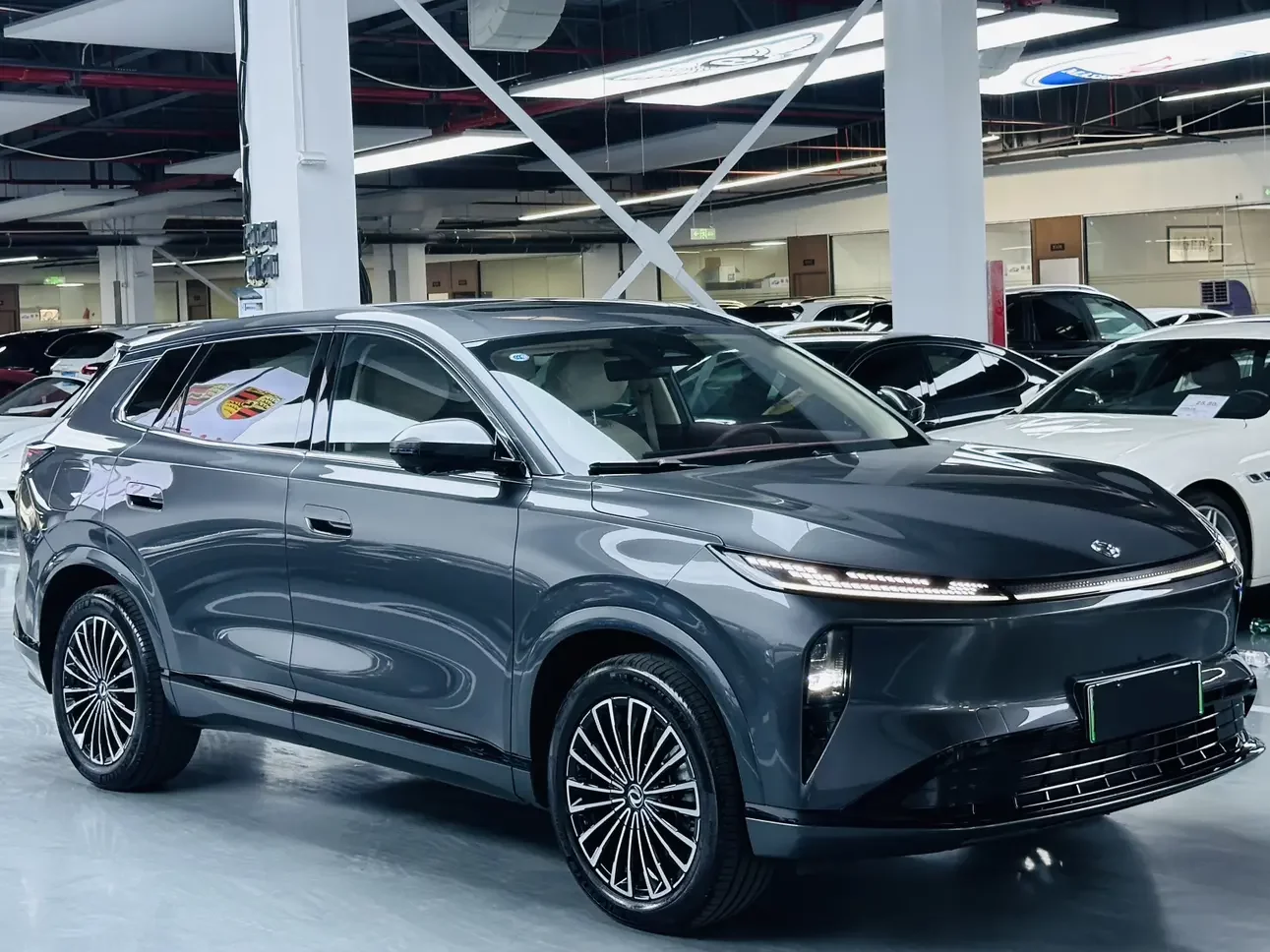 Dongfeng Fengshen L8 PHEV