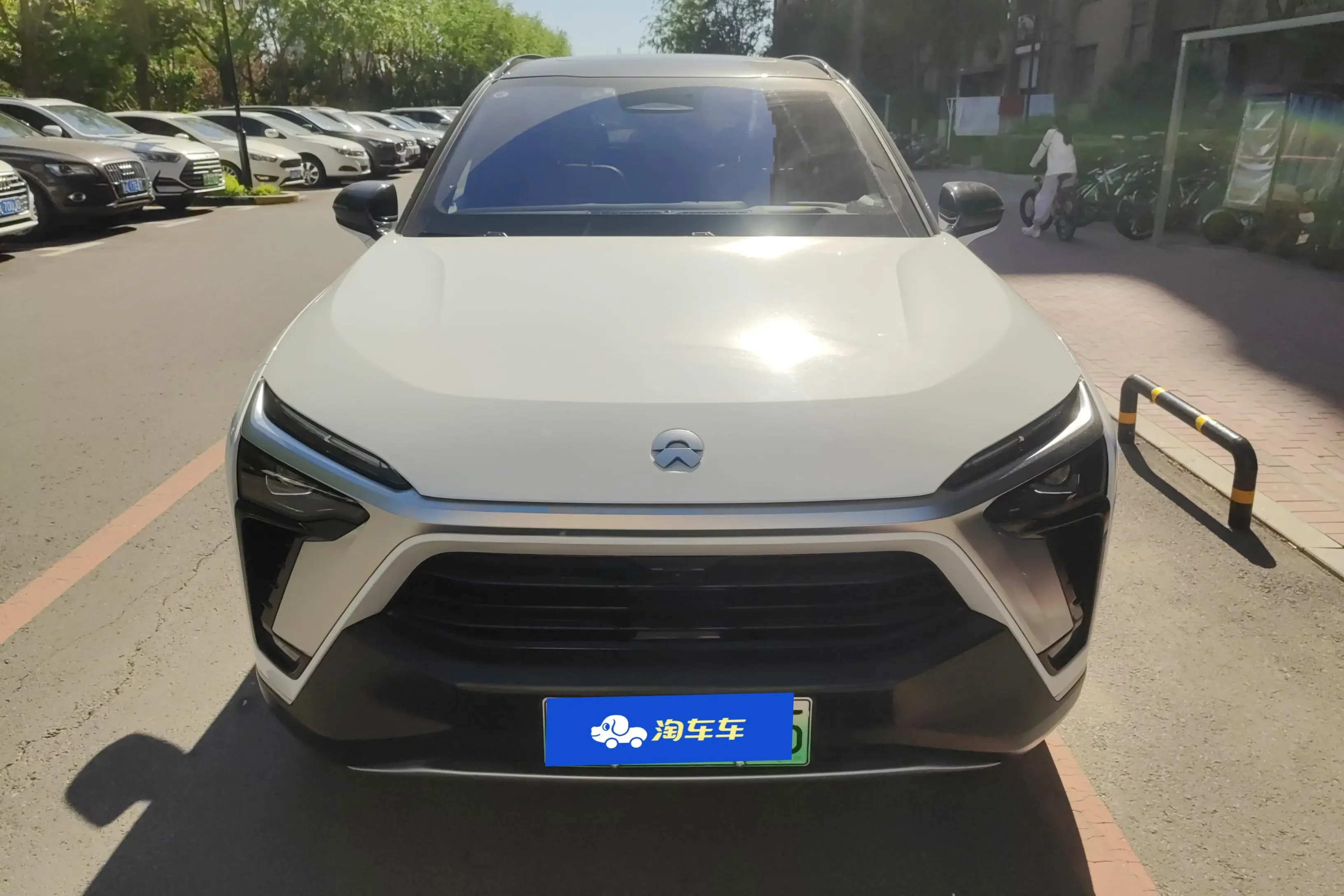 NIO ES8