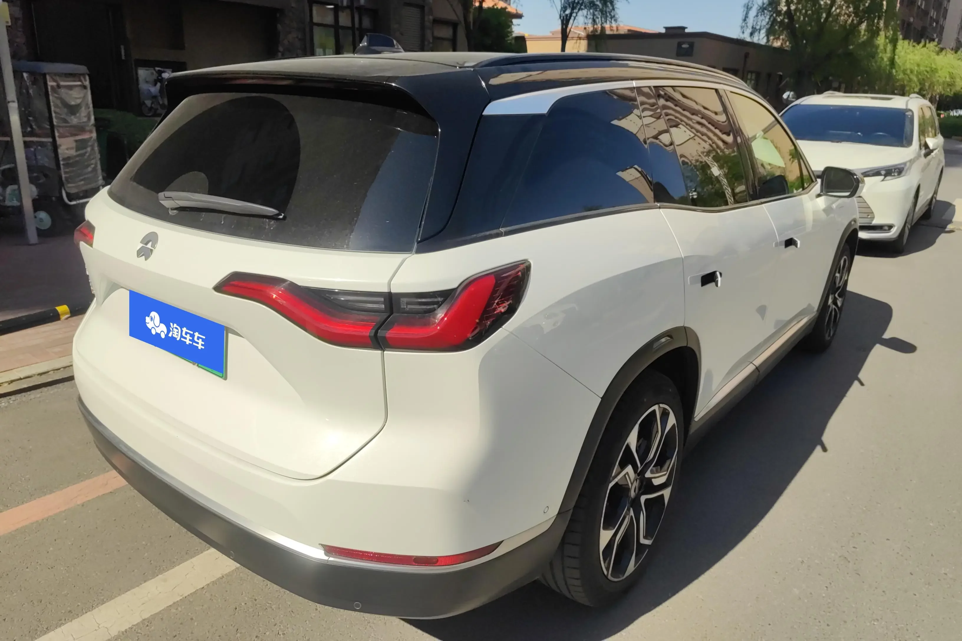 NIO ES8