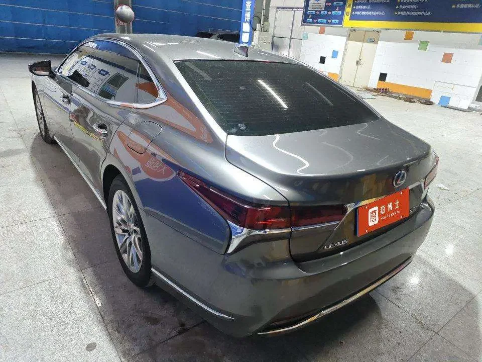 Lexus LS
