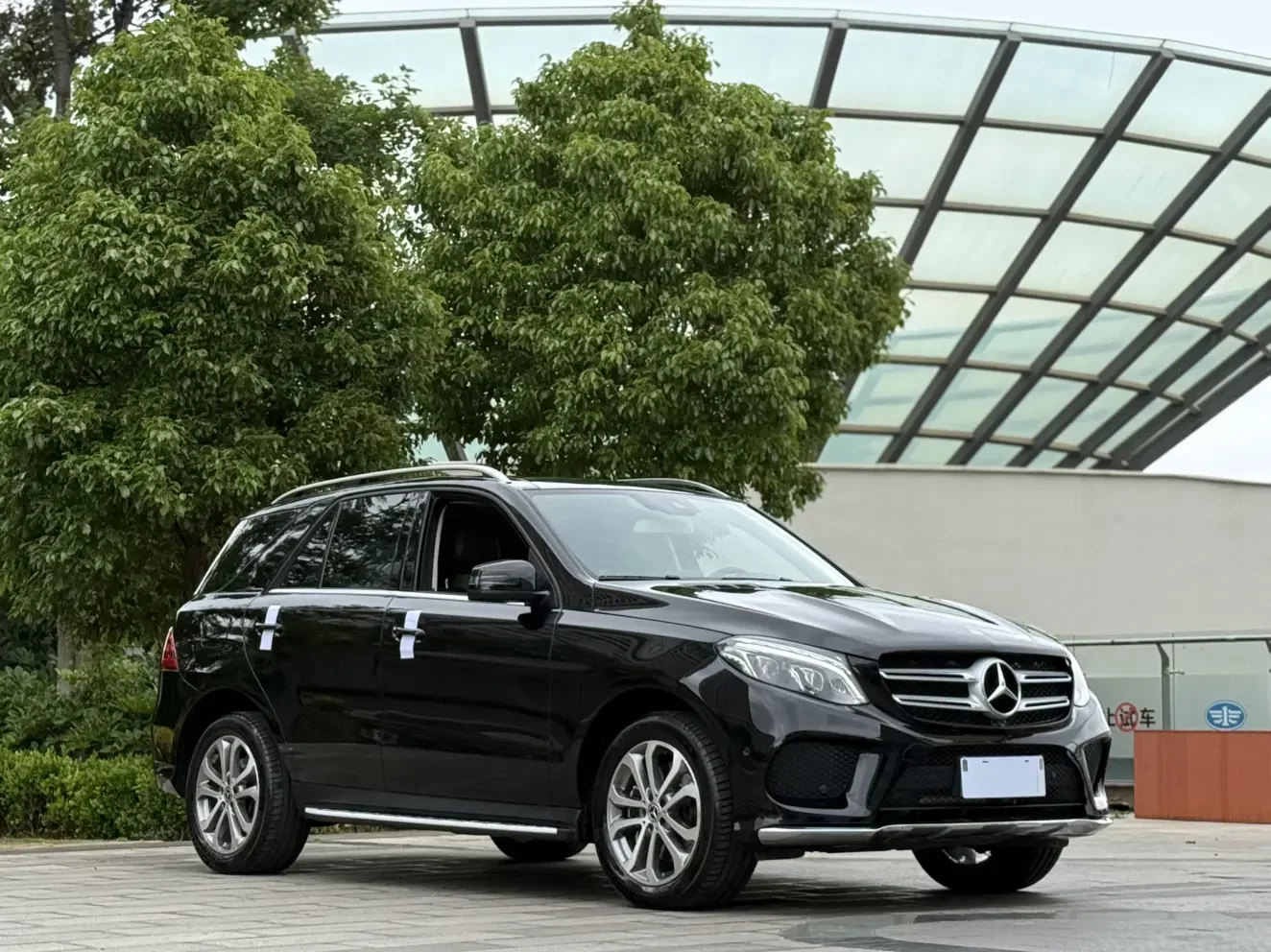 Mercedes-Benz GLE (Imported)