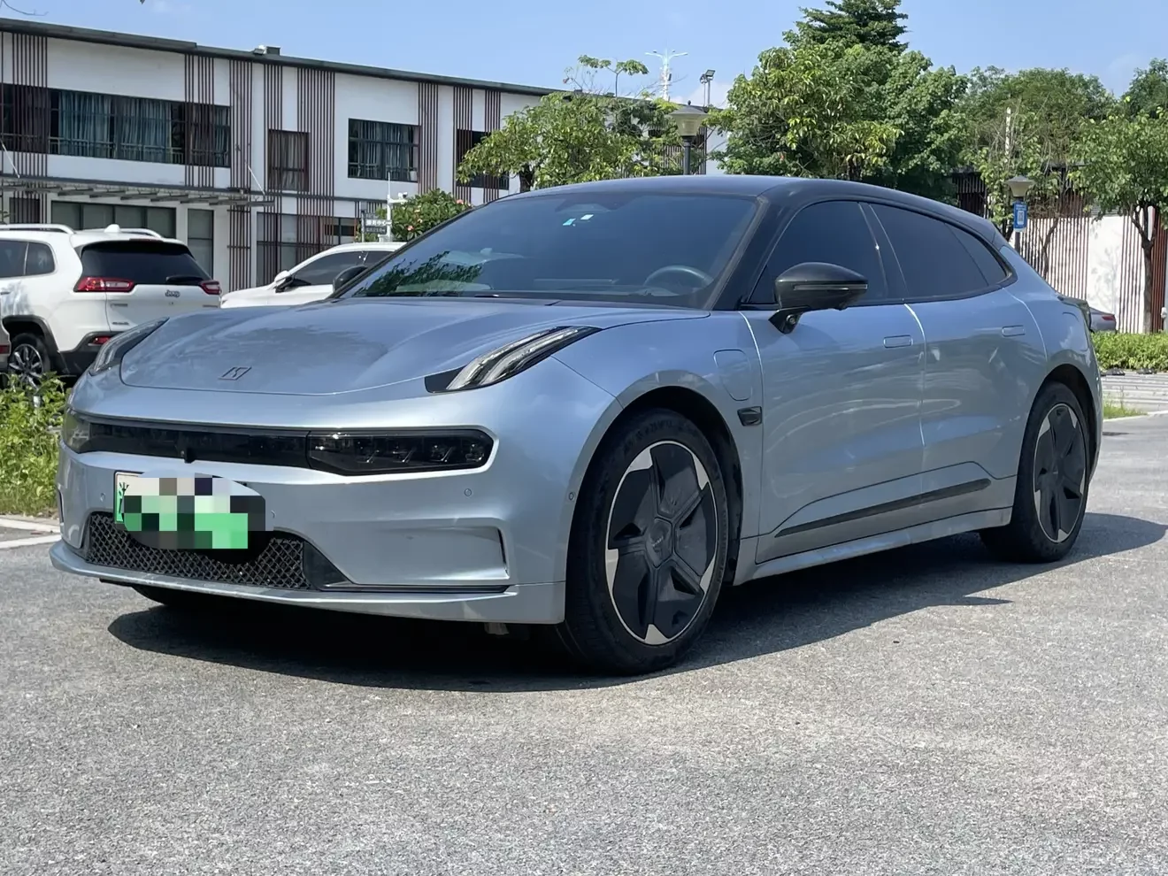 ZEEKR 001