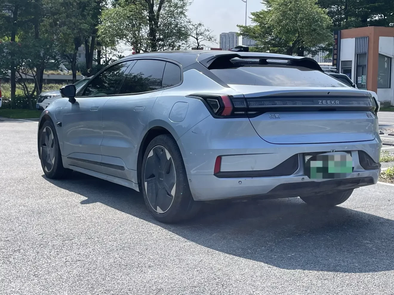 ZEEKR 001