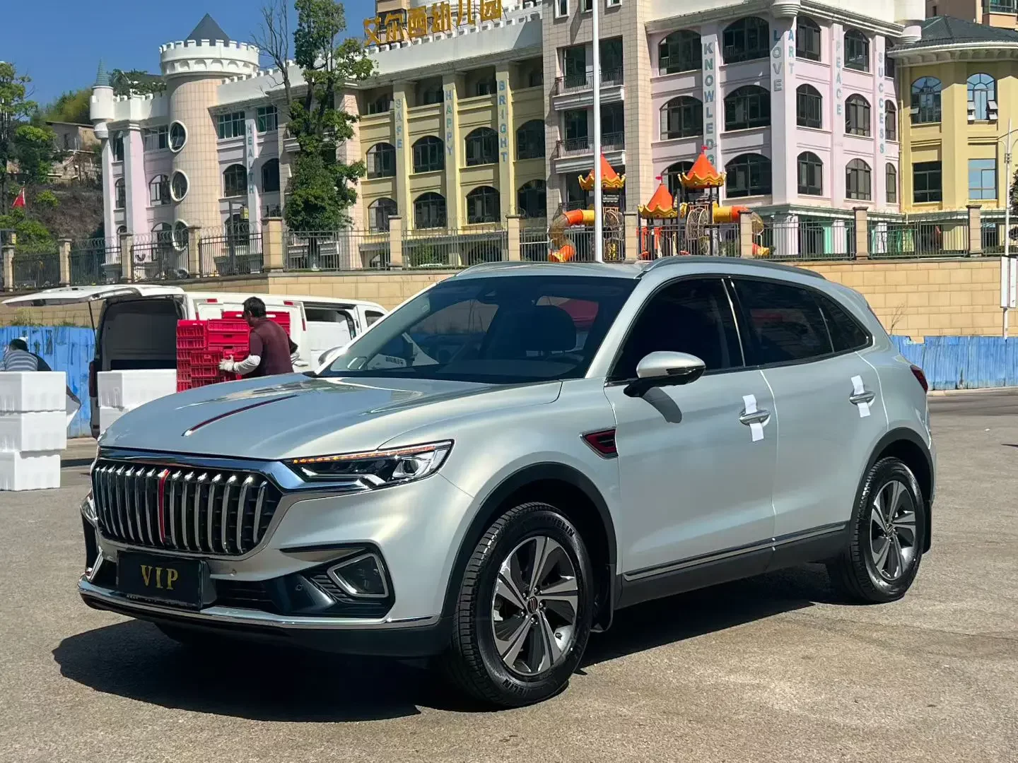 Hongqi HS5