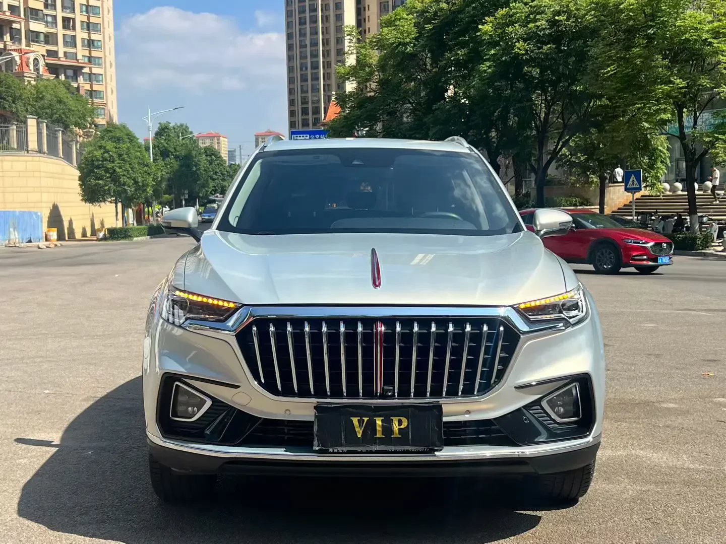 Hongqi HS5
