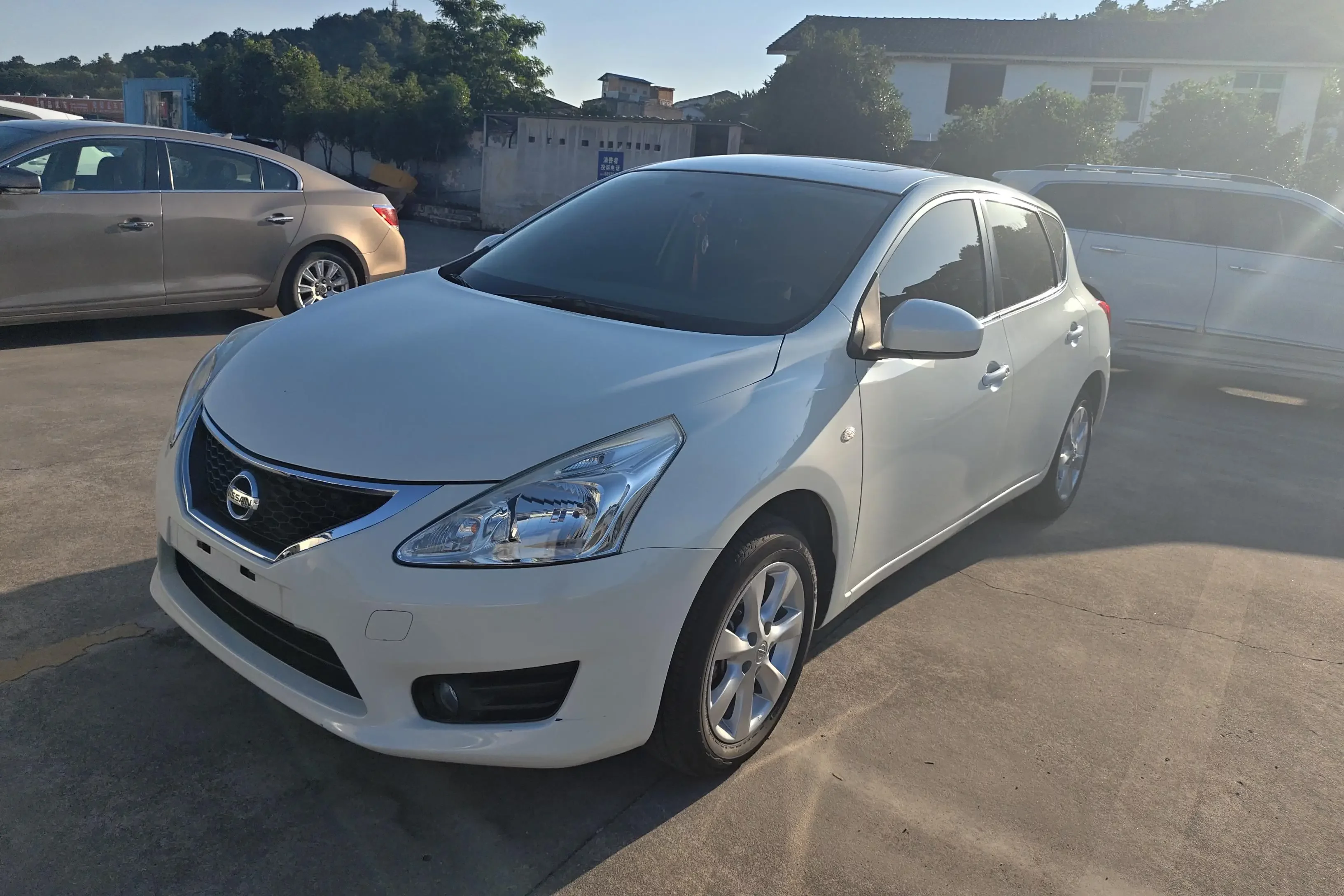 Nissan Tiida