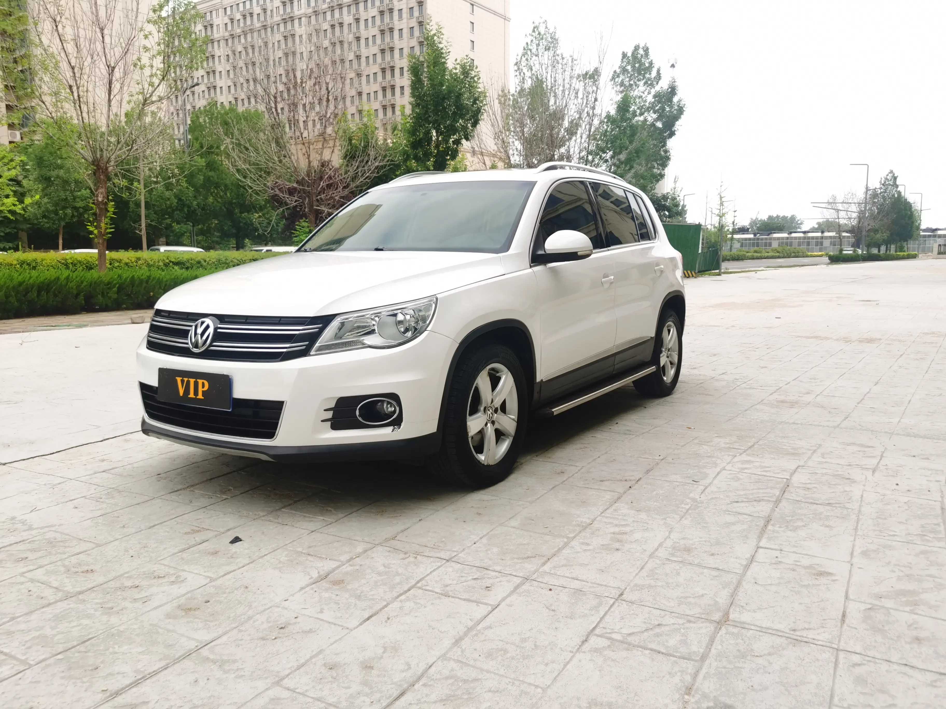 Volkswagen Tiguan (Tharu)