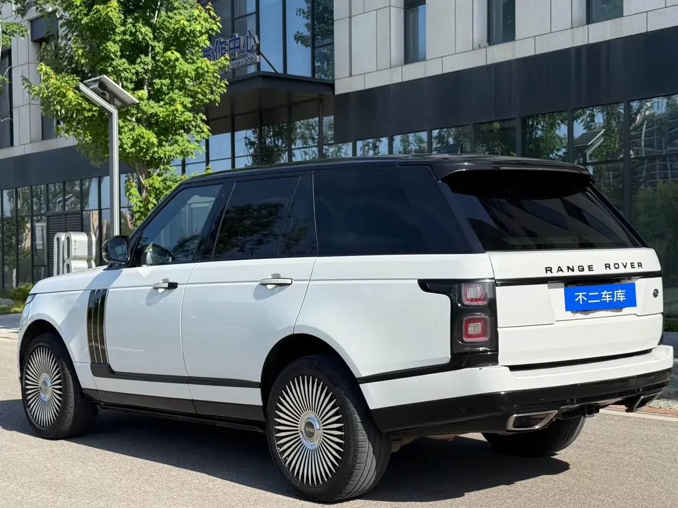 Land Rover range rover