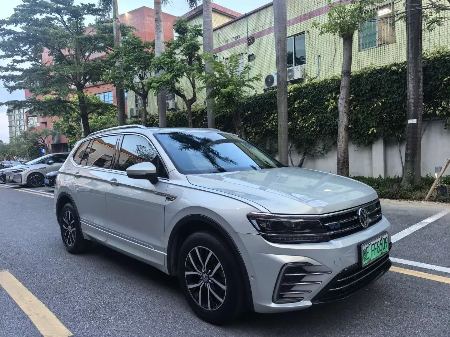 Volkswagen Tiguan L PHEV