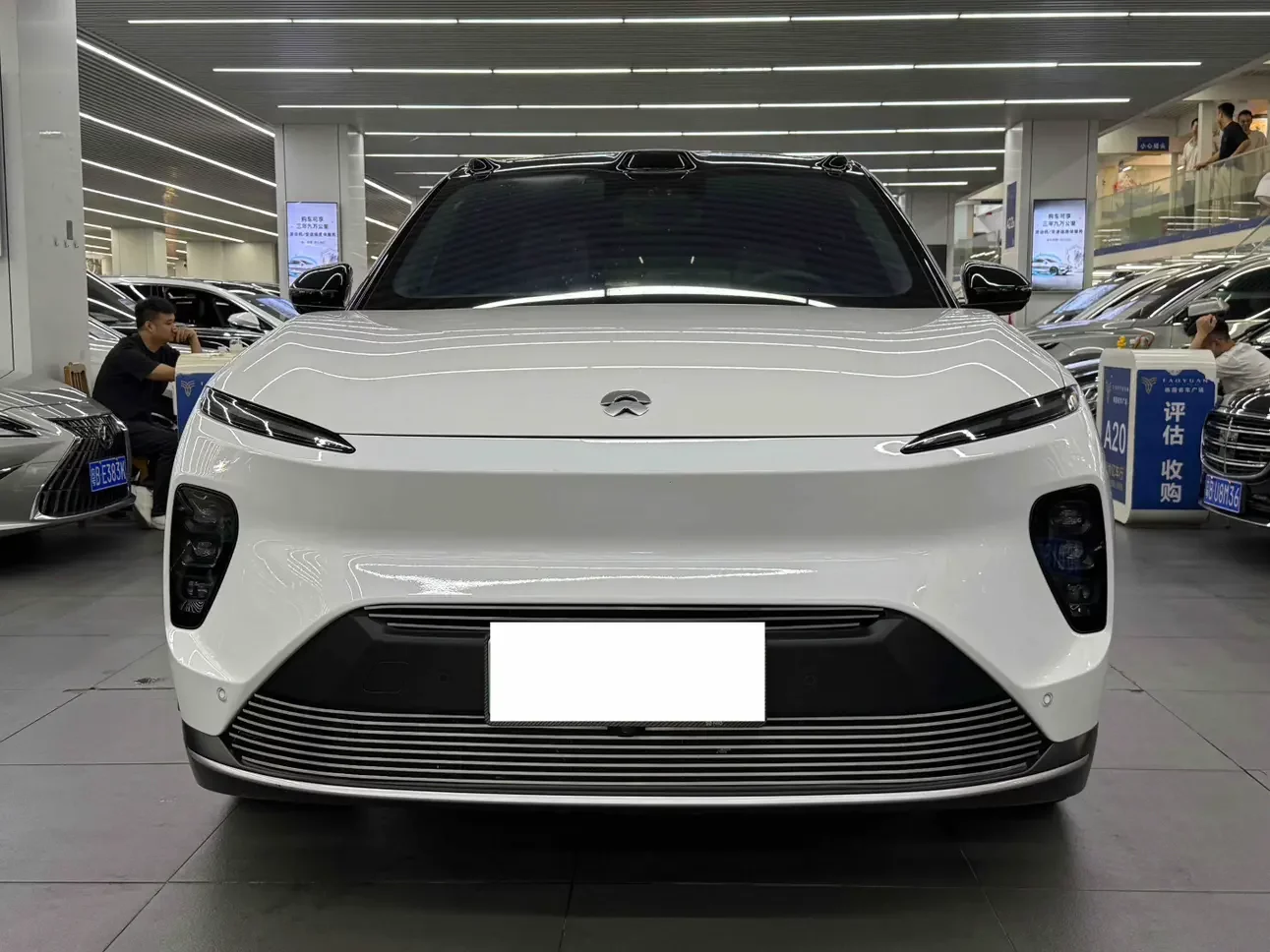 NIO ES8