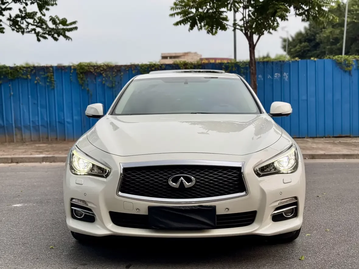 Infiniti Q50L
