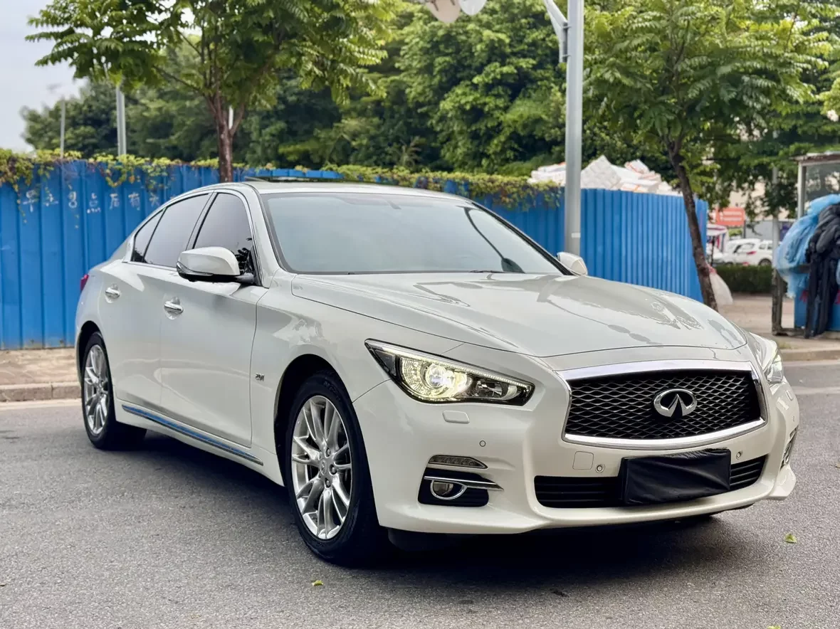 Infiniti Q50L