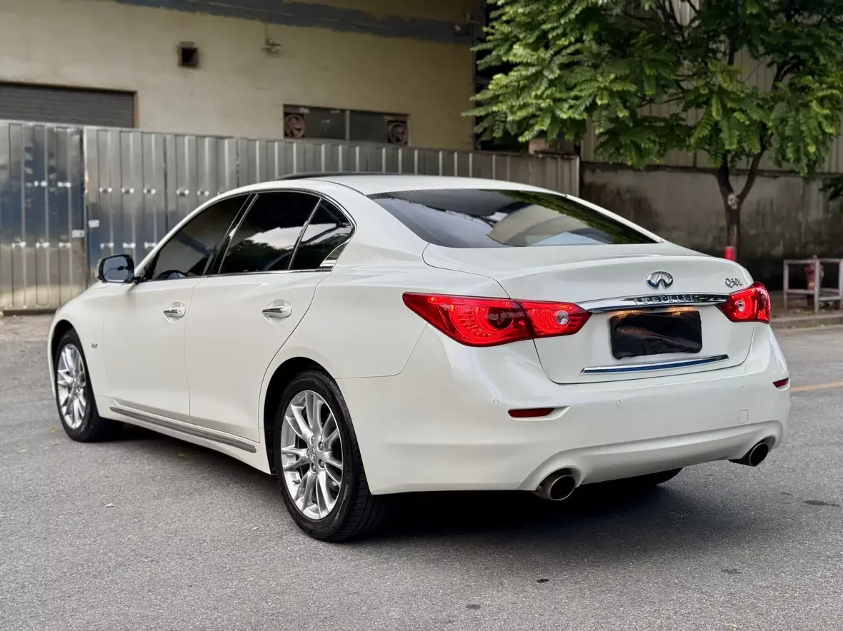 Infiniti Q50L