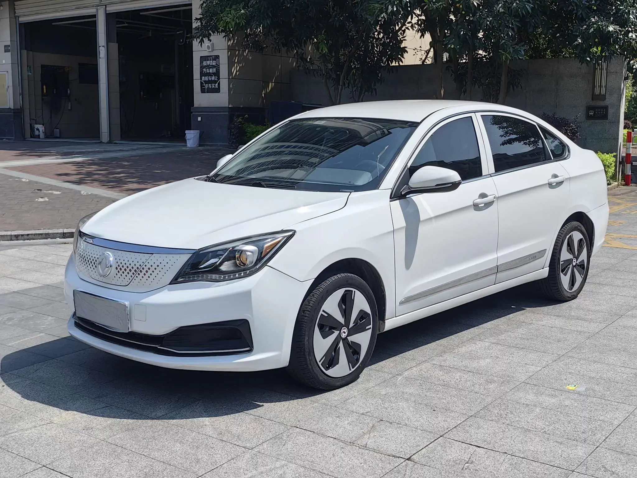 Dongfeng Fengshen E70