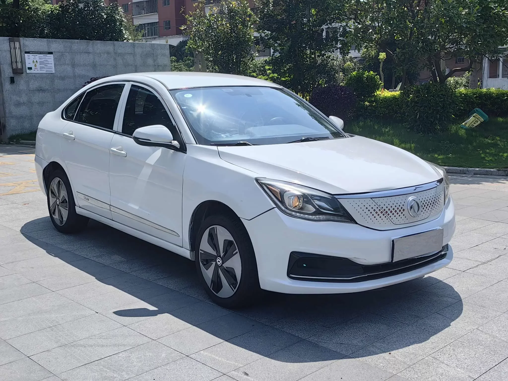 Dongfeng Fengshen E70
