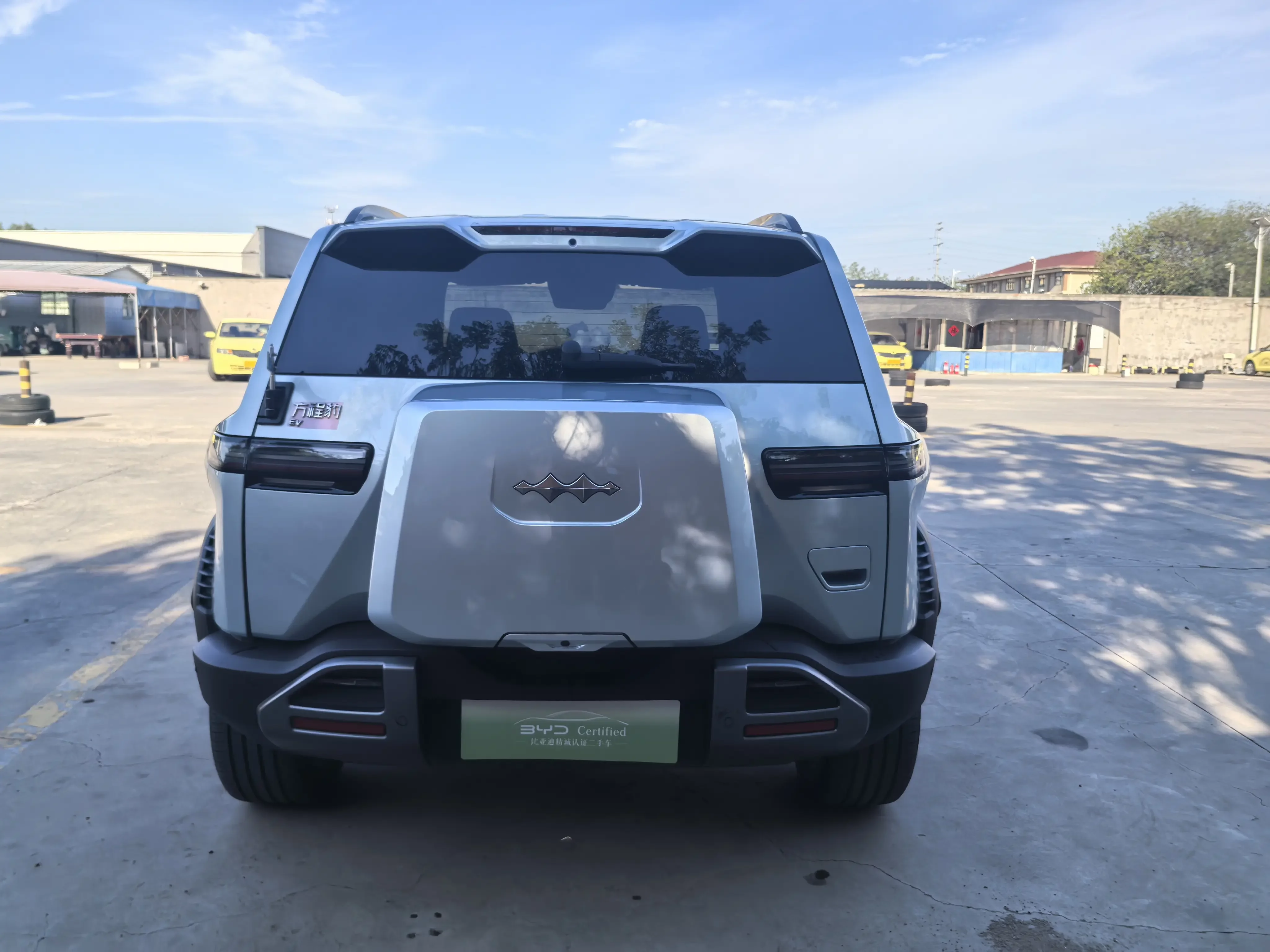 BYD Leopard Titanium 3