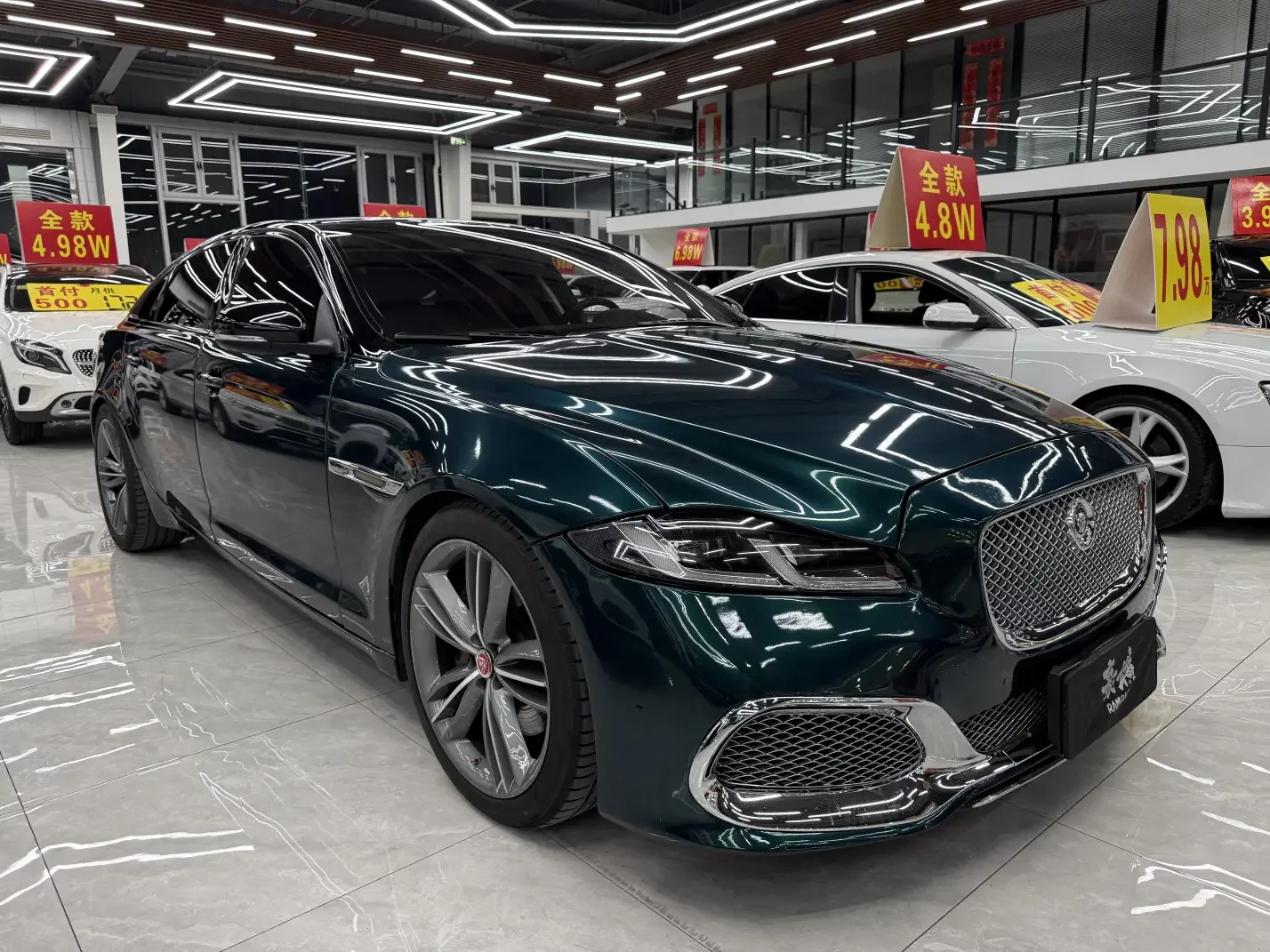 Jaguar XJ