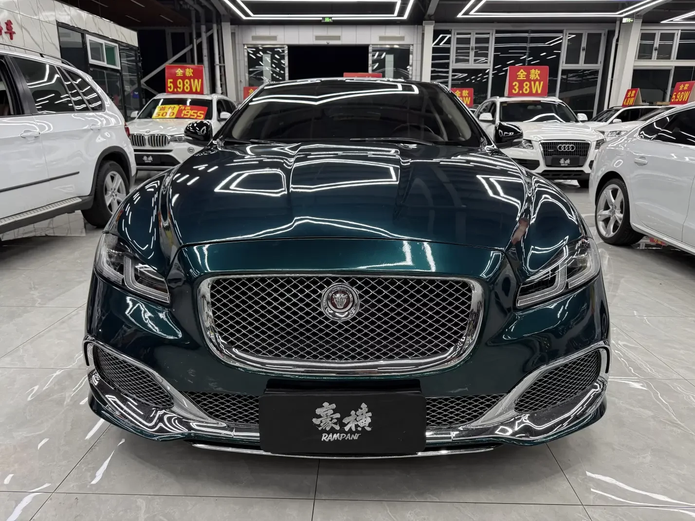 Jaguar XJ