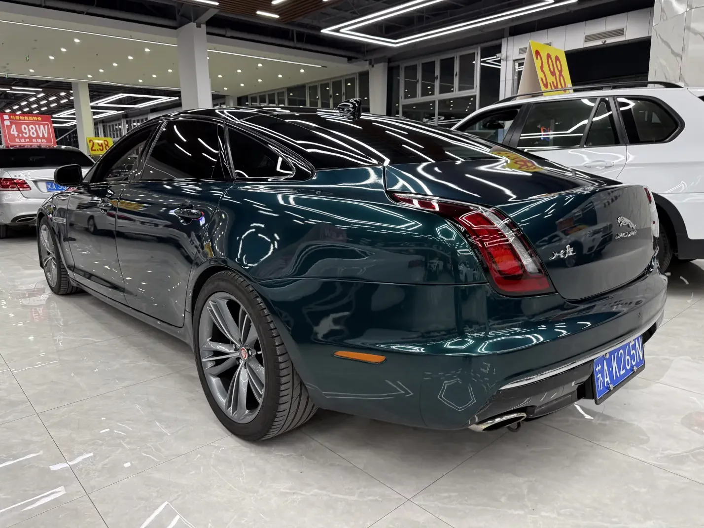 Jaguar XJ