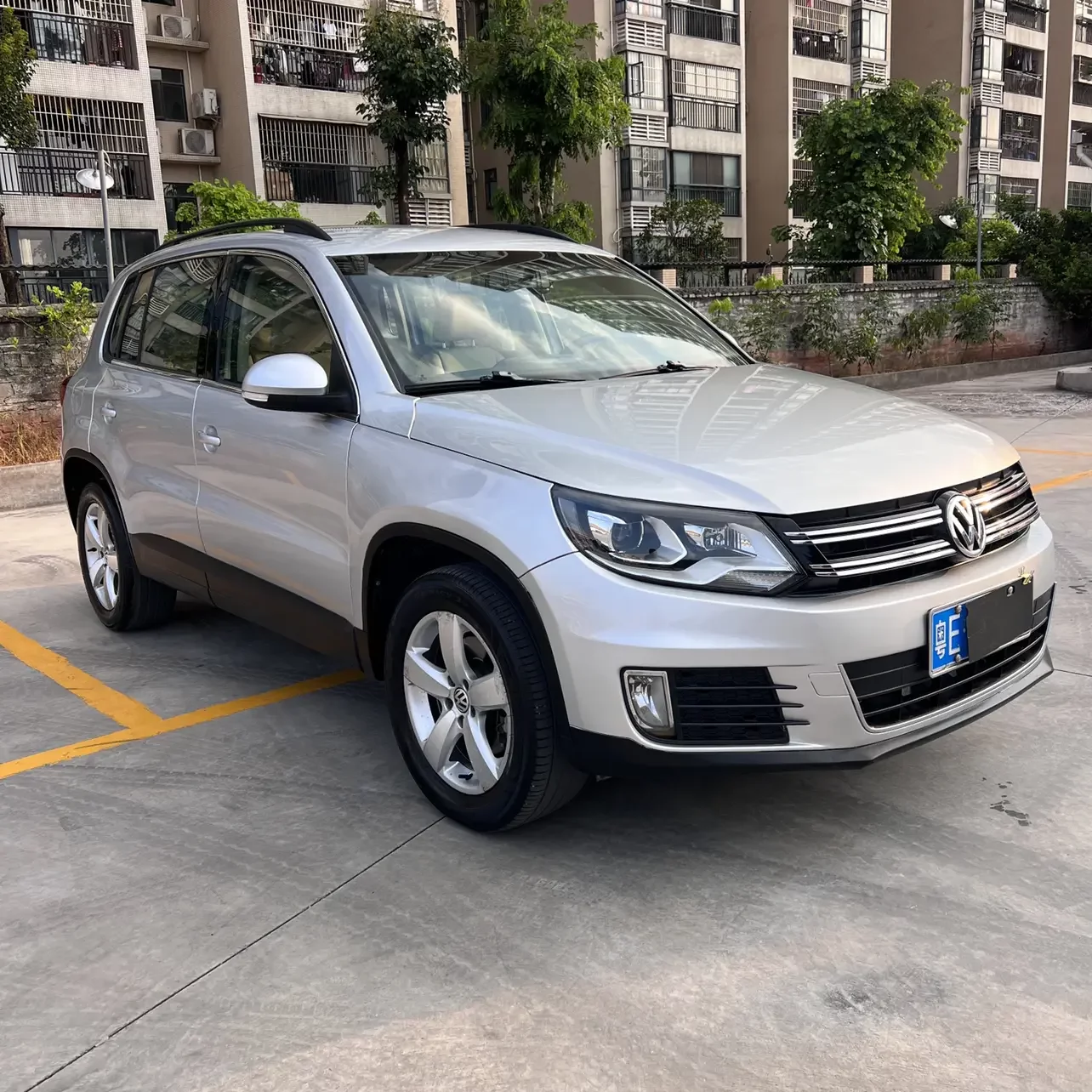 Volkswagen Tiguan (Tharu)