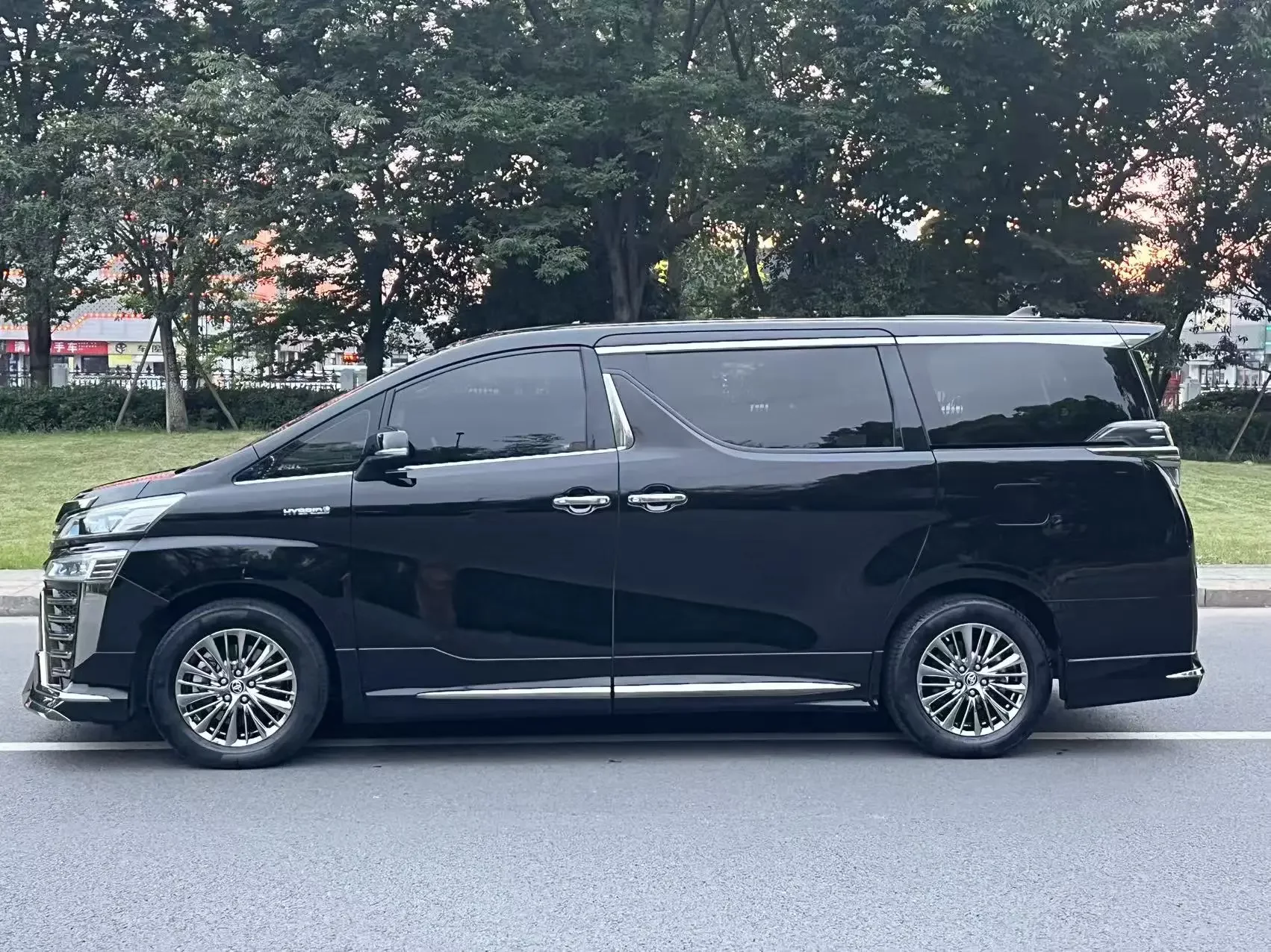 Toyota Crown Wellfire