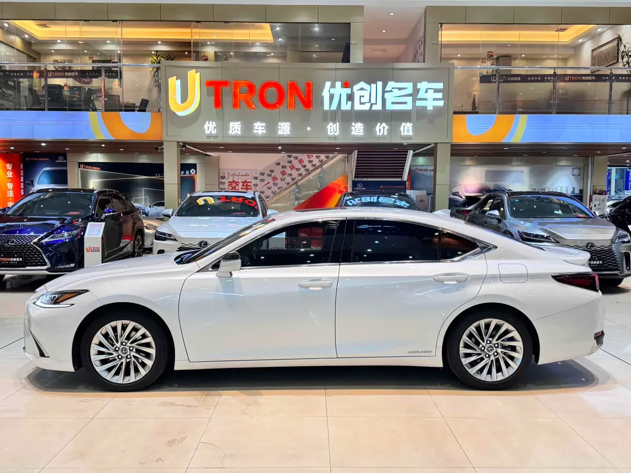 Lexus ES