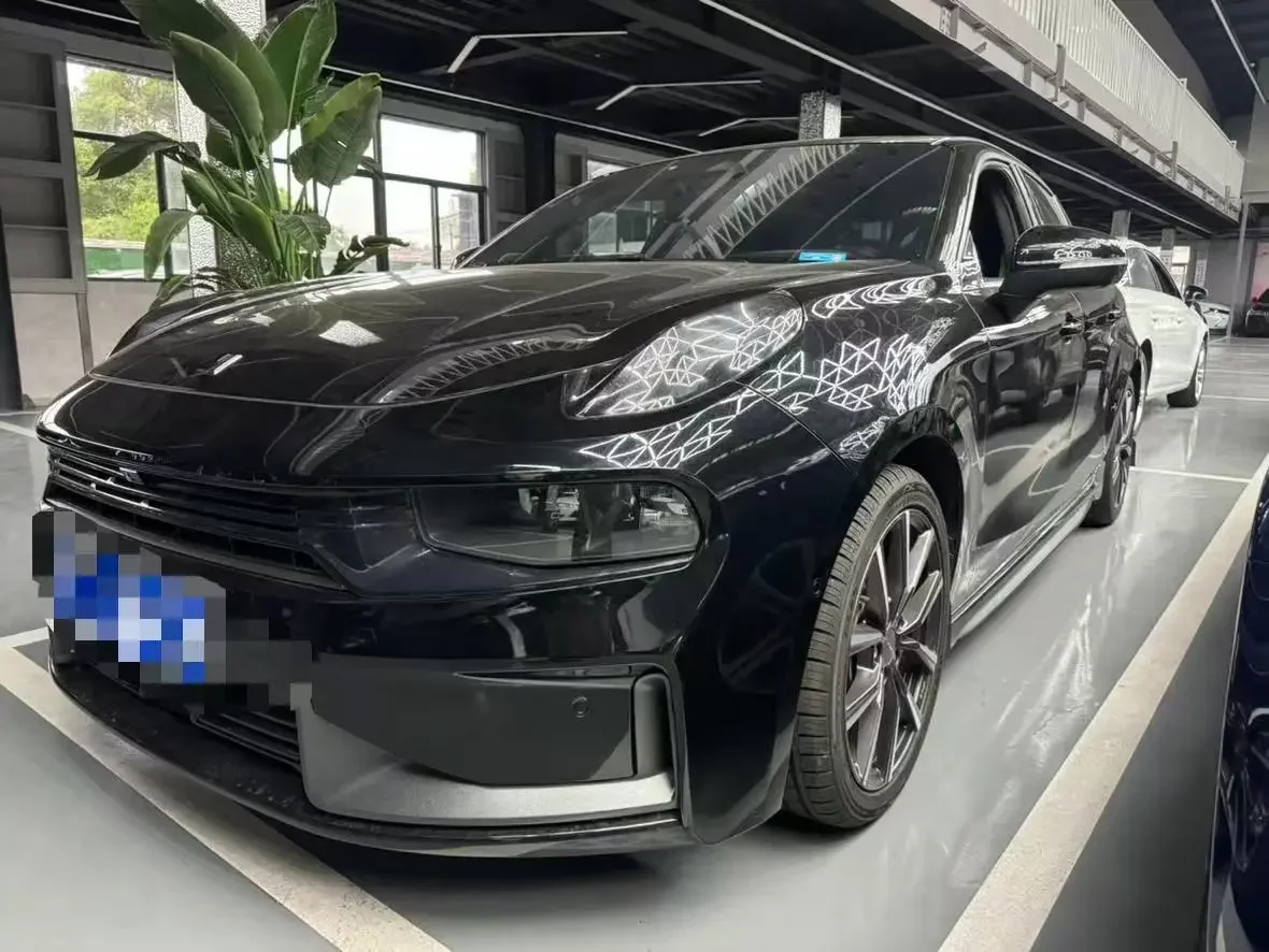 Lynk & Co 03
