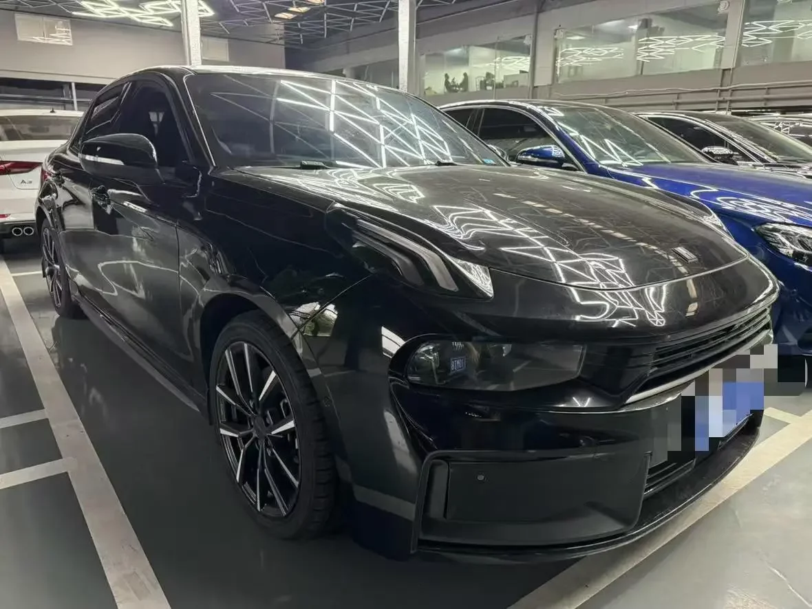 Lynk & Co 03