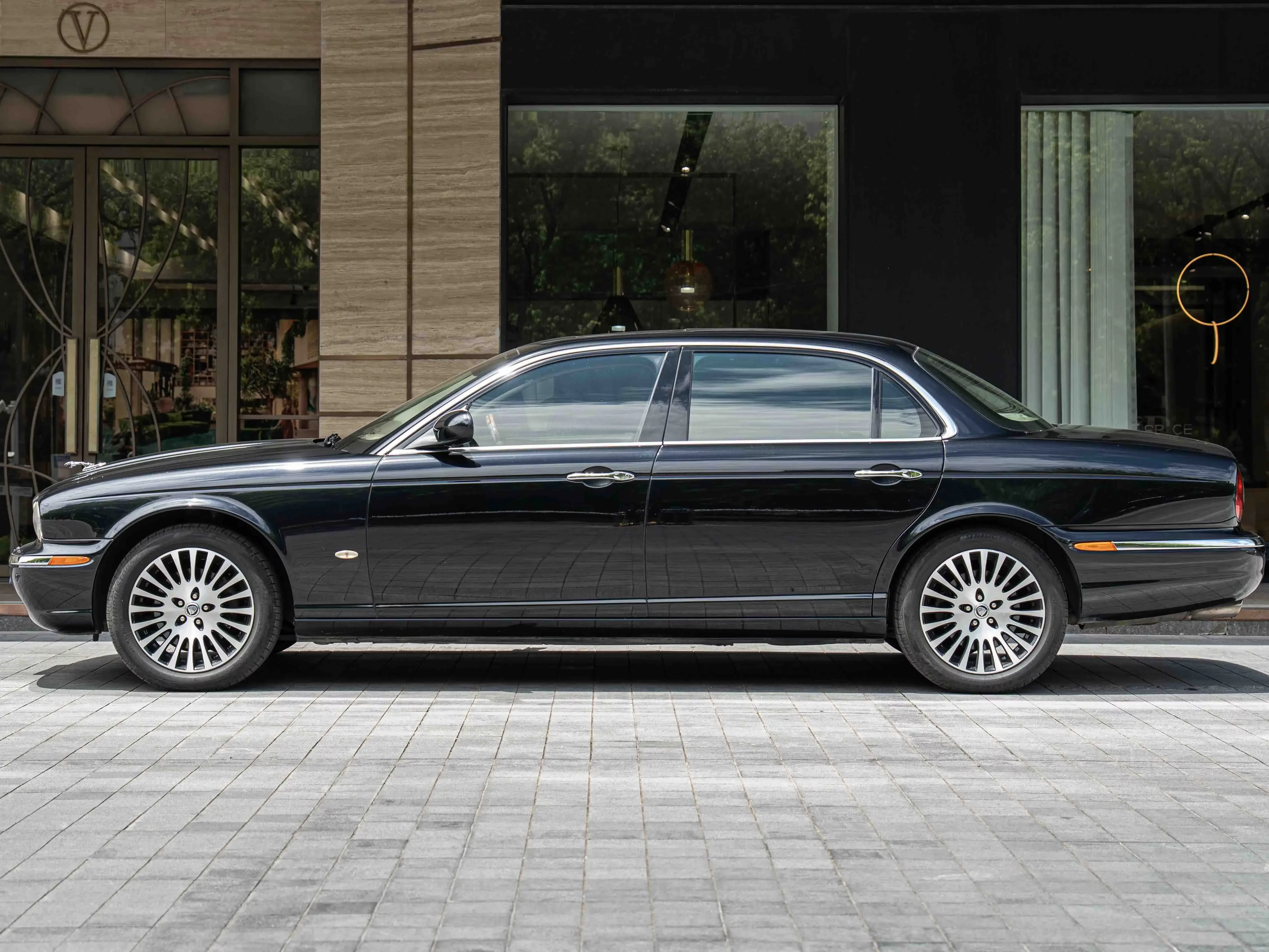 Jaguar XJ
