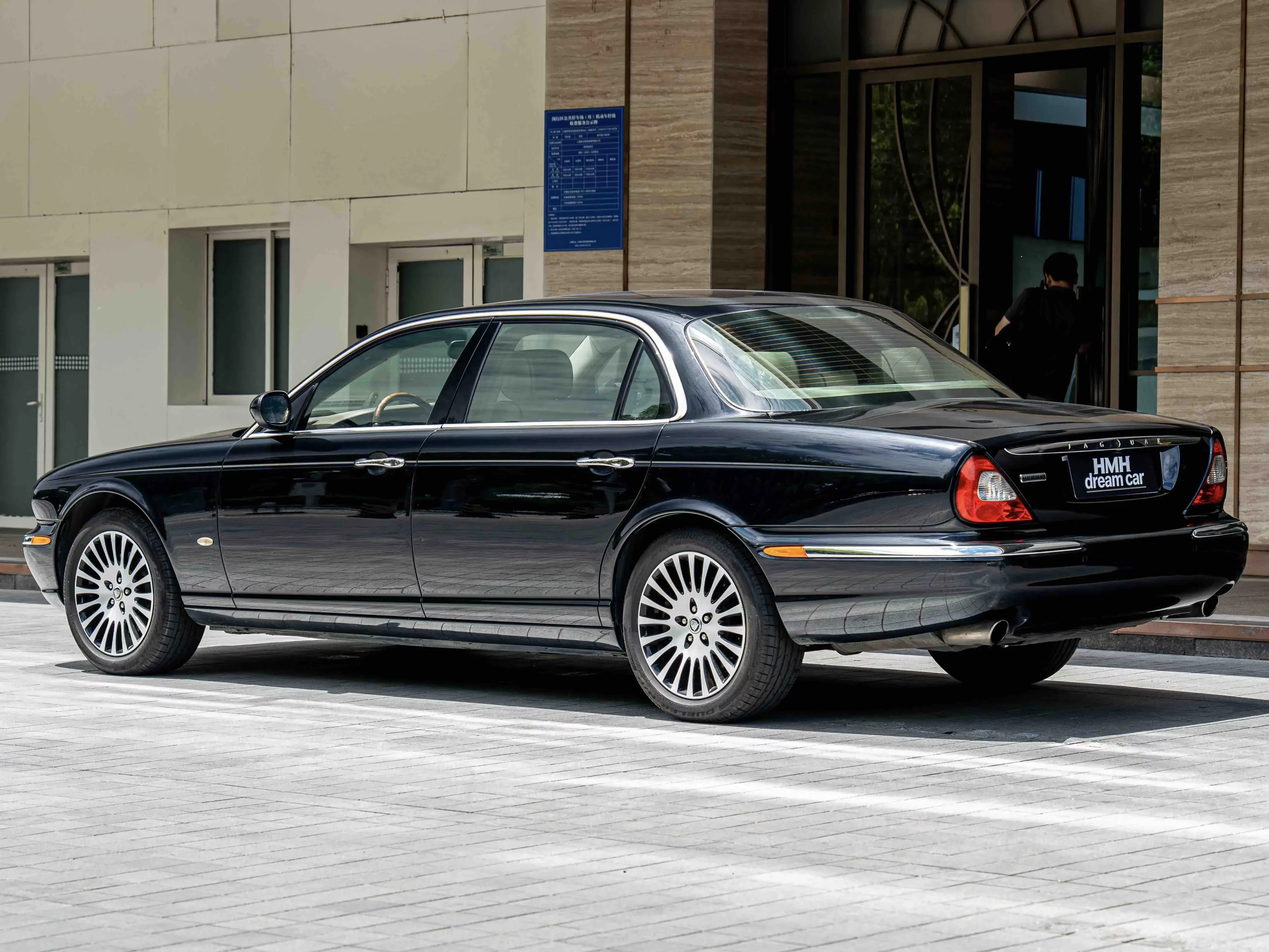 Jaguar XJ