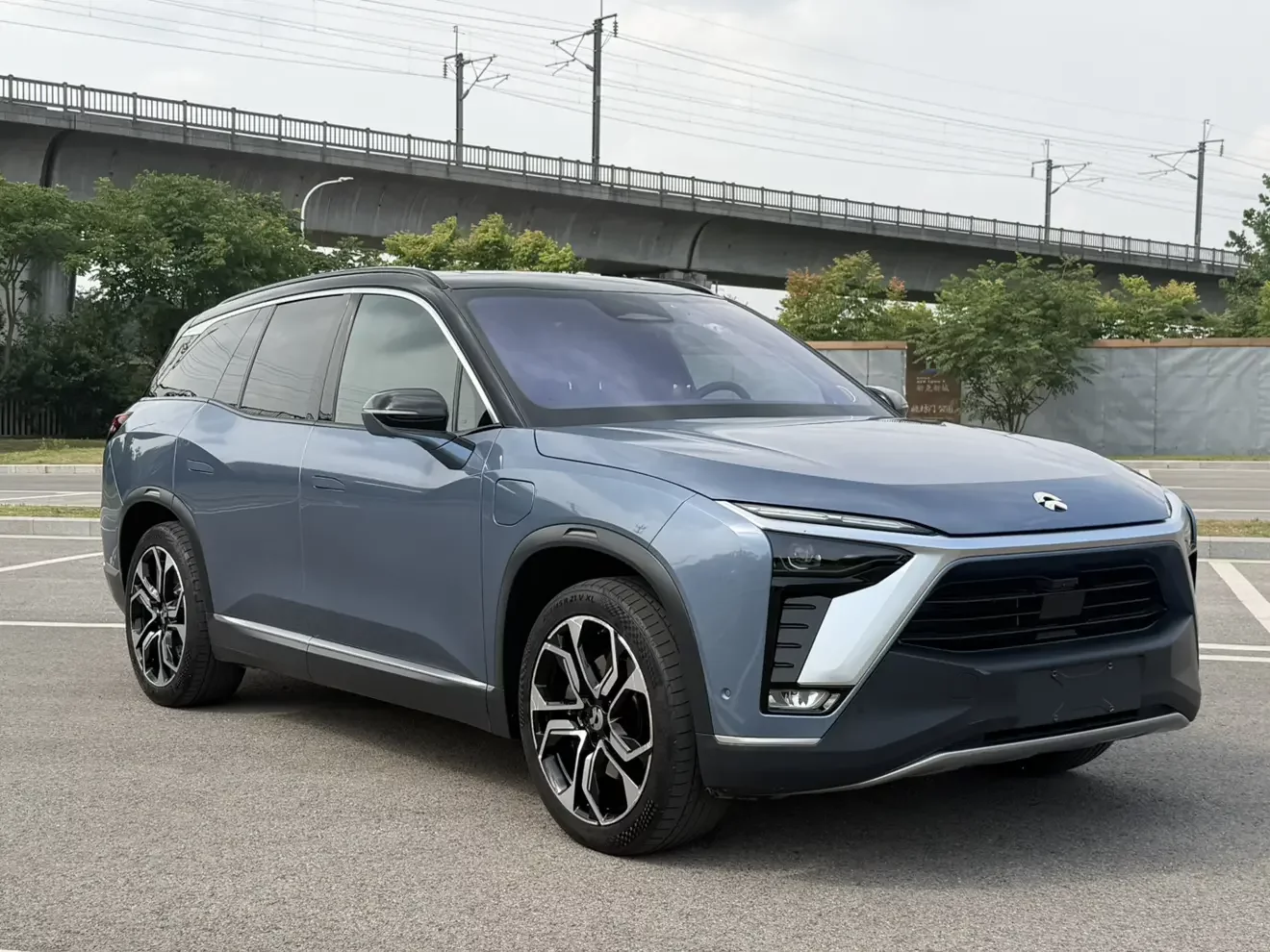 NIO ES8