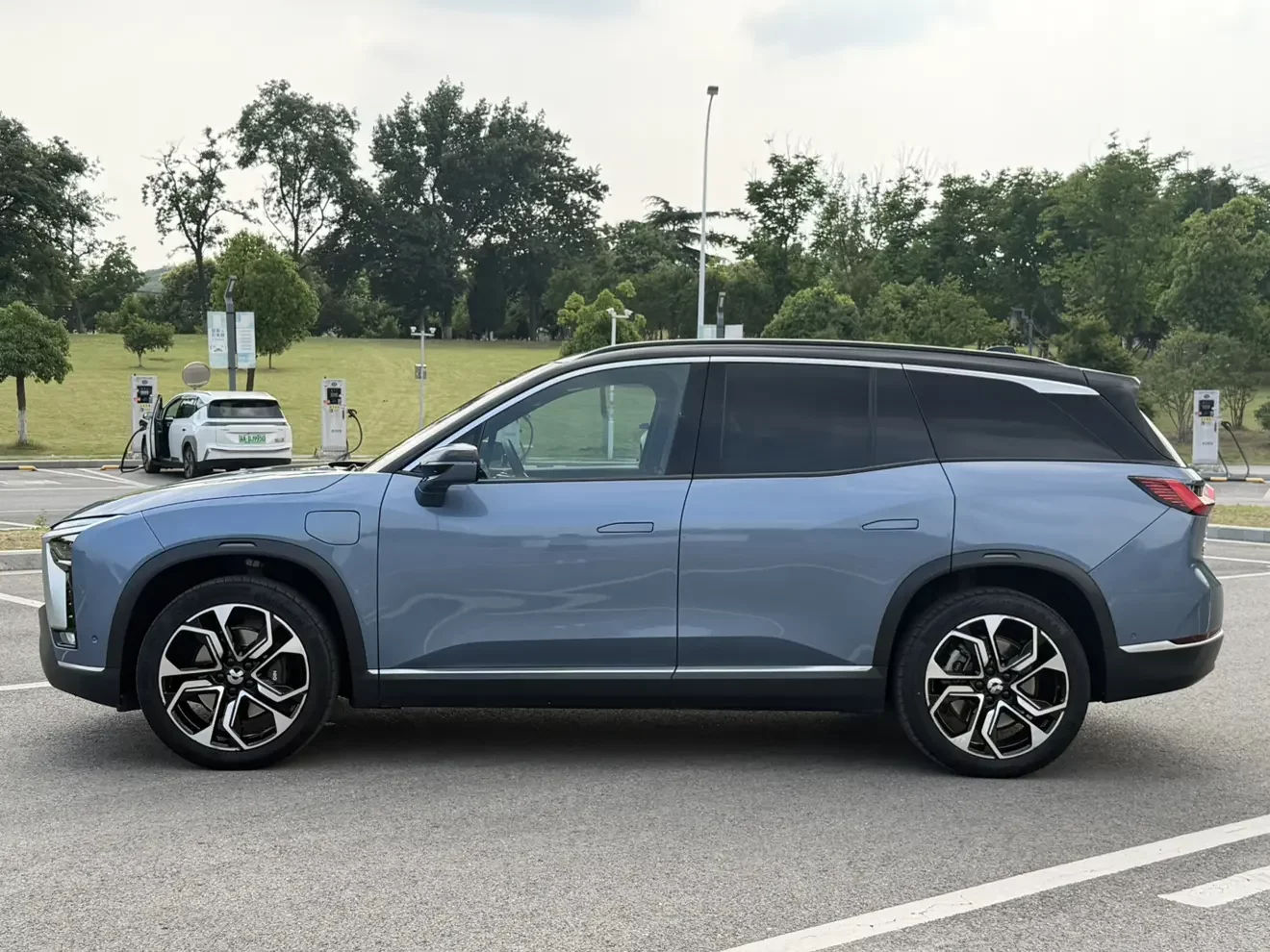 NIO ES8