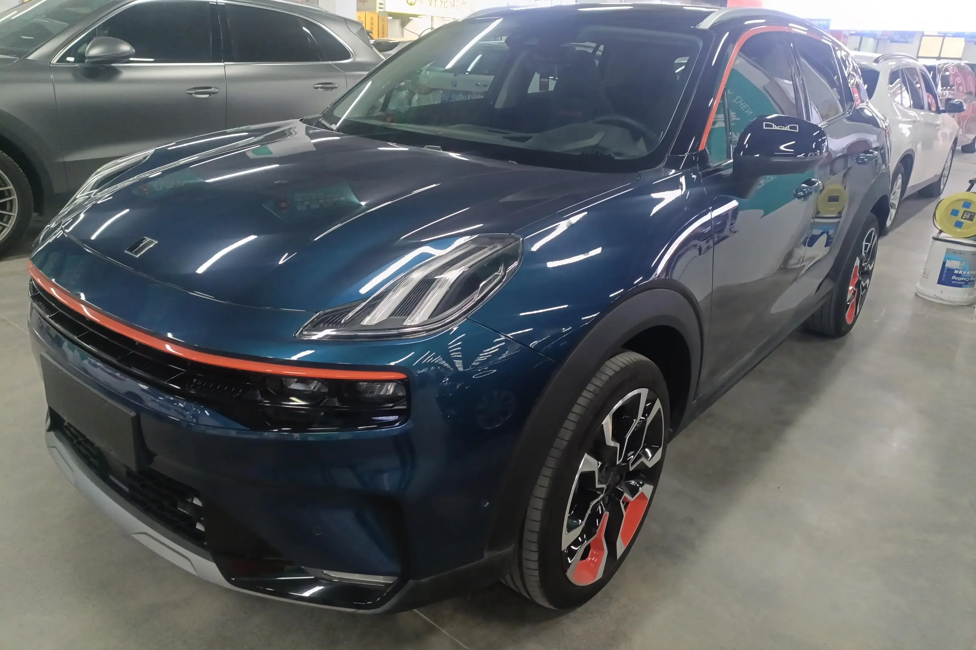 Lynk & Co 06