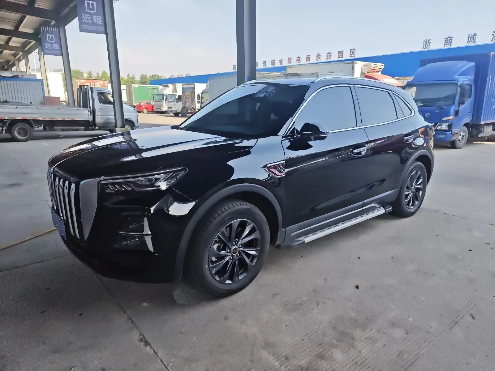Hongqi HS5